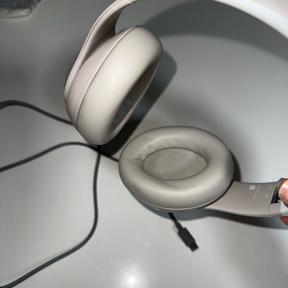 NWOT Beats Studio Pro Bluetooth Wireless Headphones – Sandstone - Picture 4 of 7